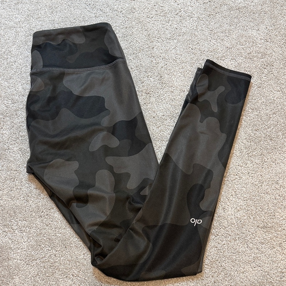 ALO Yoga Leggings - Black Camo